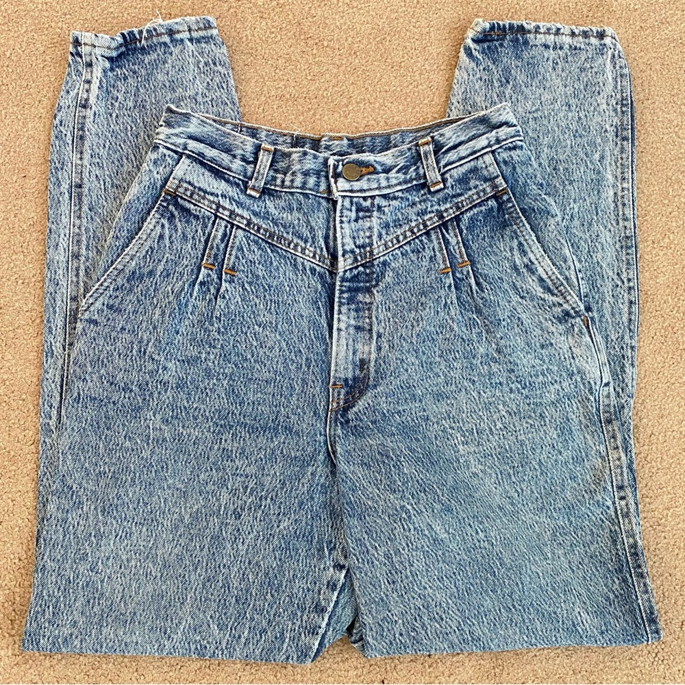 High waisted jeans